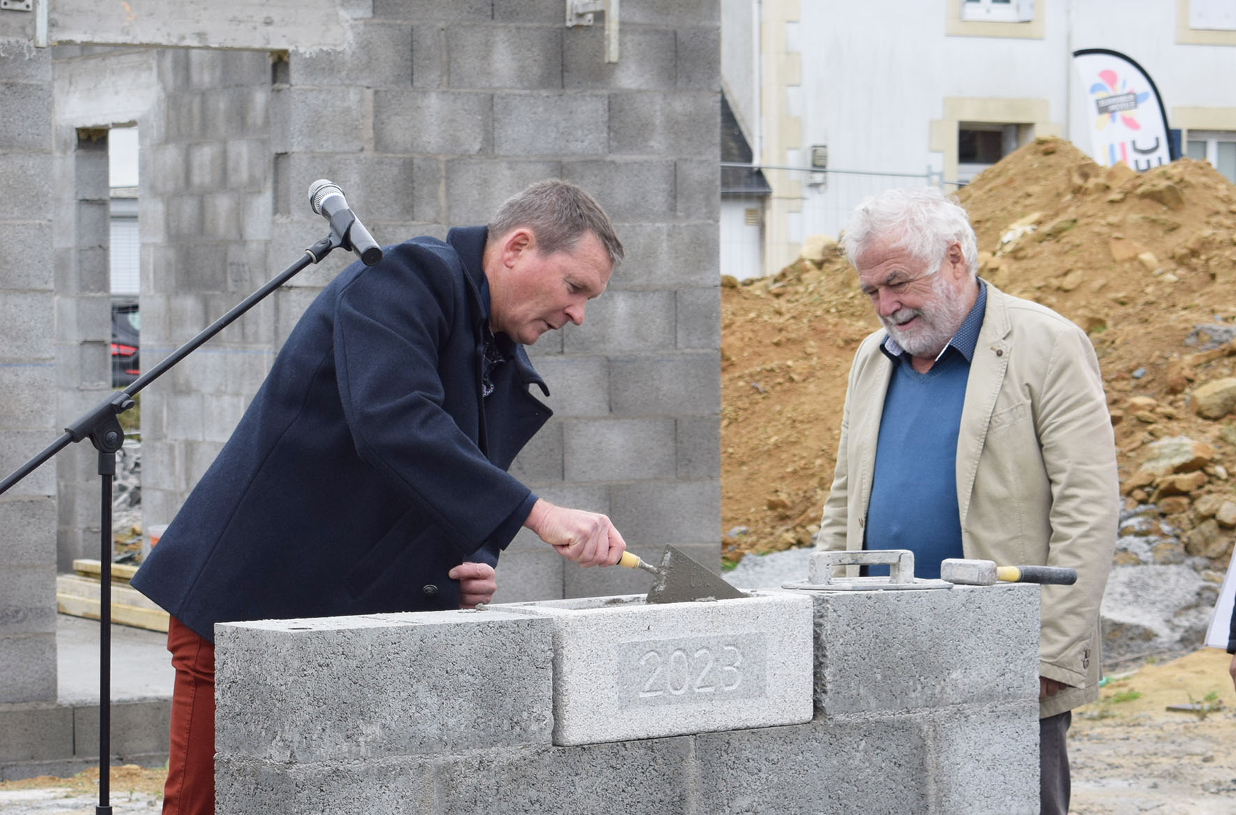 Cérémonie de pose de première pierre à Plobannalec-Lesconil